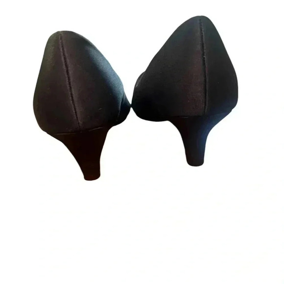 Abella Women’s size 8.5 Navy Fabric 2 inch heels - Picture 2 of 6